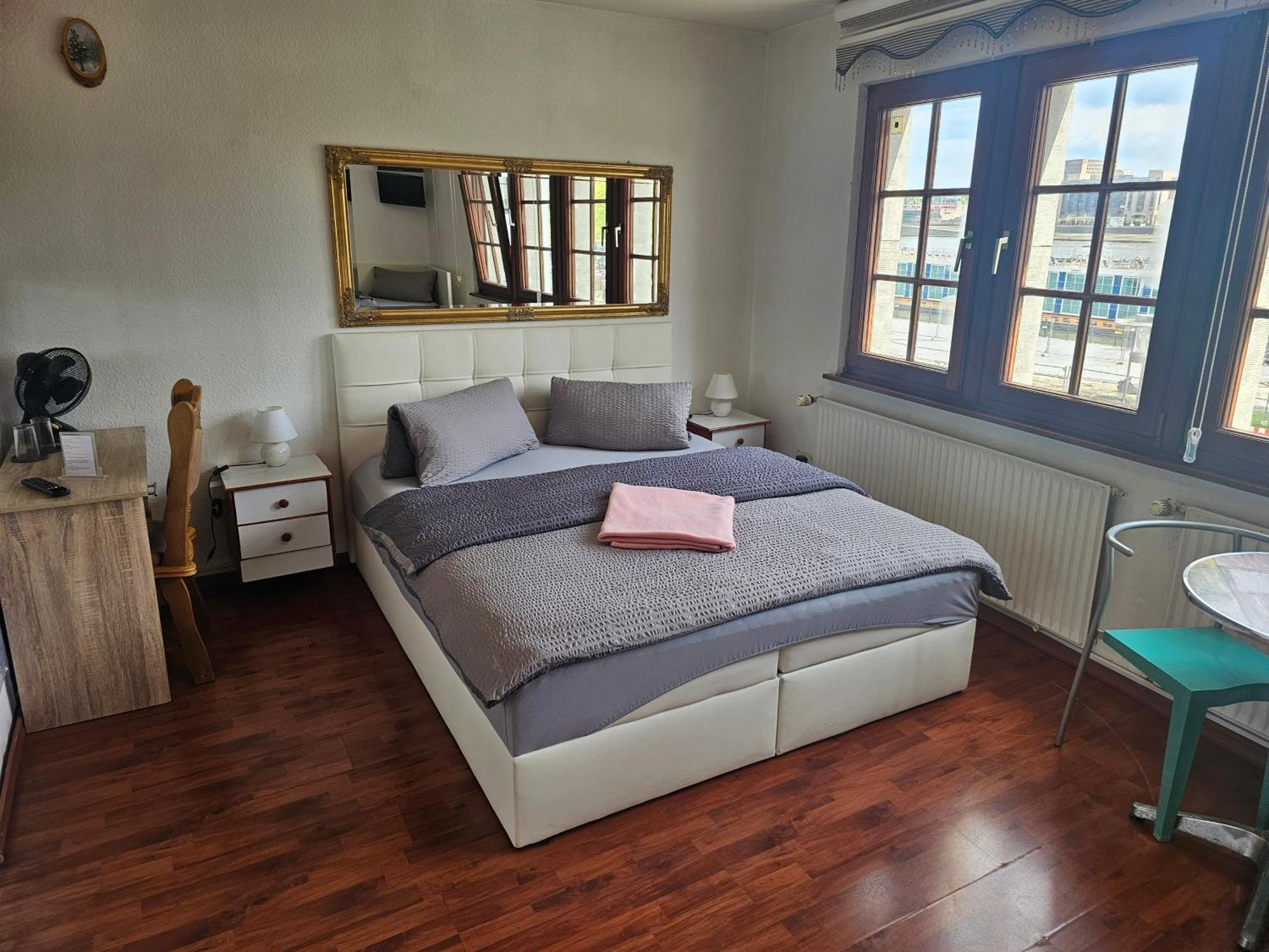 Haus Enteresan Aparthotel Köln Kültér fotó